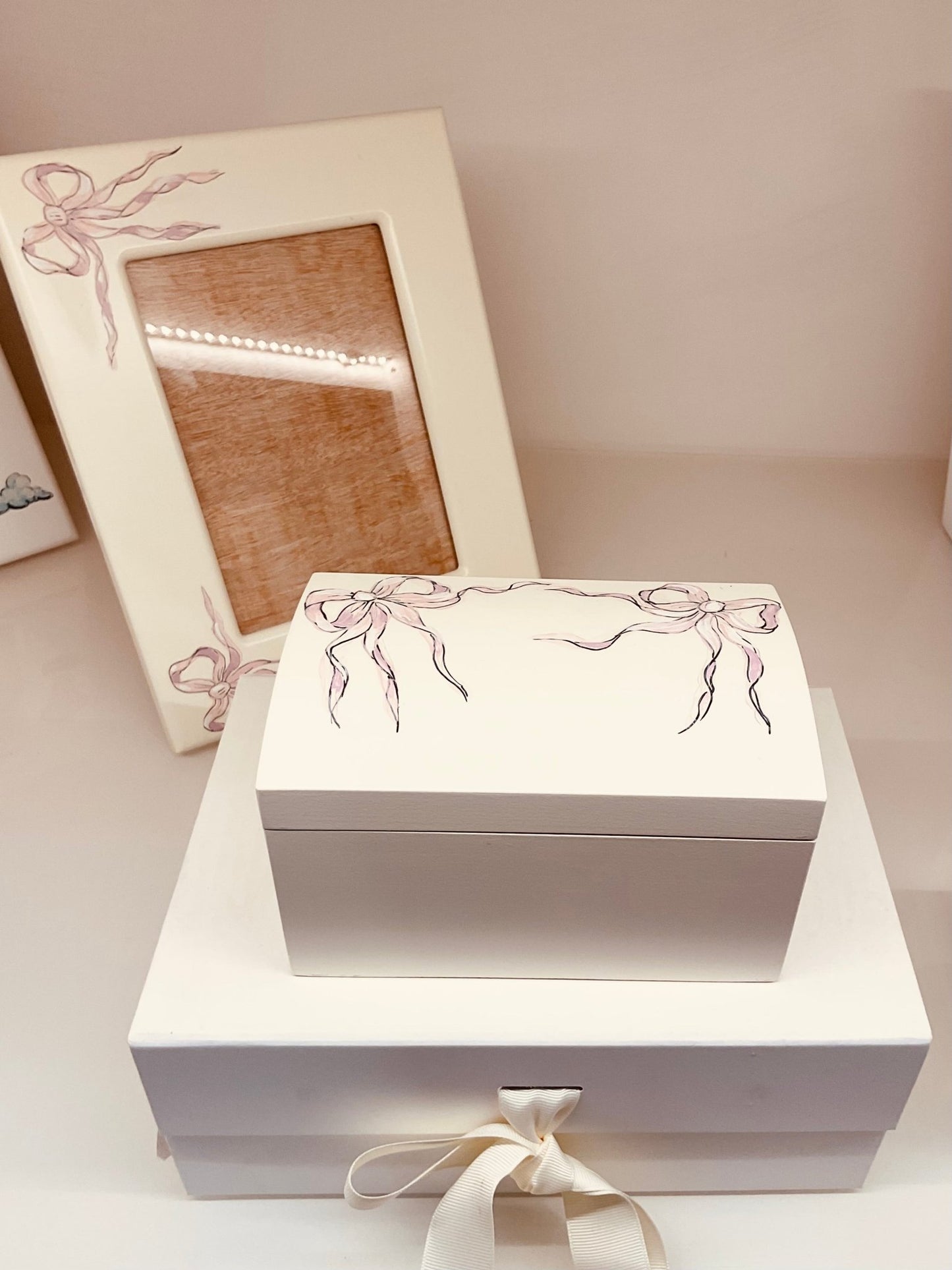 unique bow picture frame and storage box